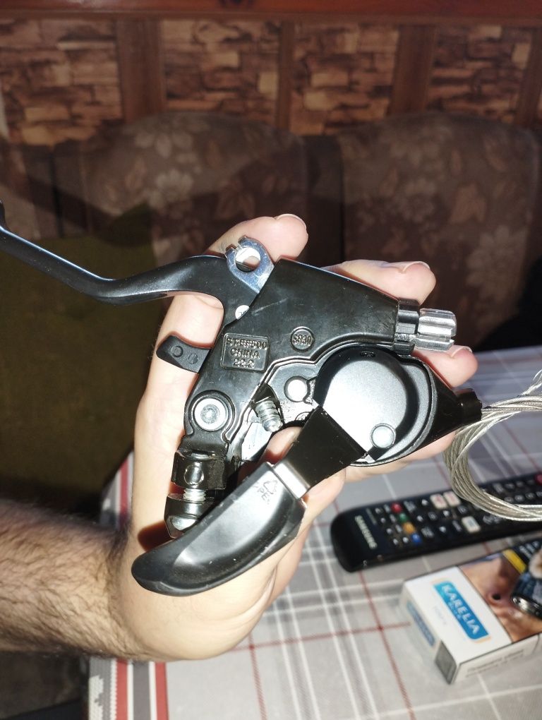 Команда/спирачен лост Shimano
Приложението е инсталирано
Комплект 2 ск