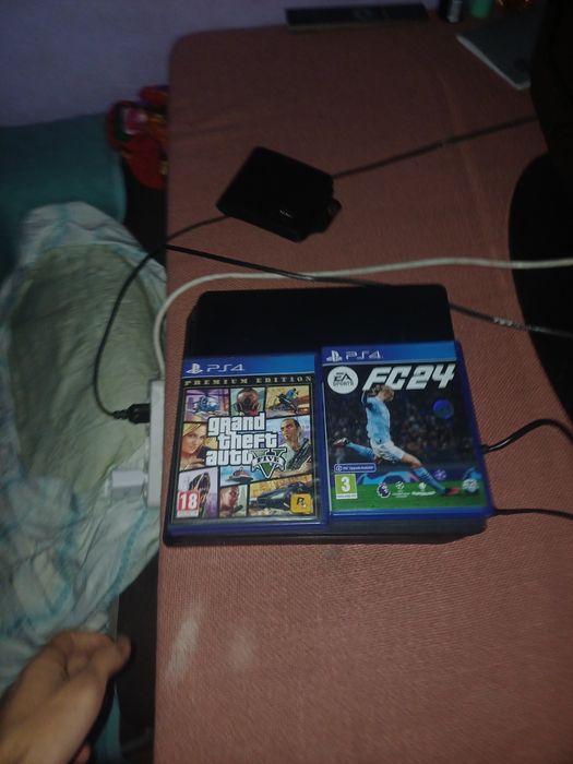 Vând ps4 slim  600 lei