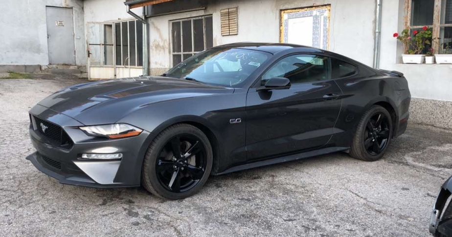 Ford Mustang GT на части