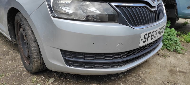 Spoiler Bara Fata Skoda Rapid 2012 - 2017 Culoare LA7W