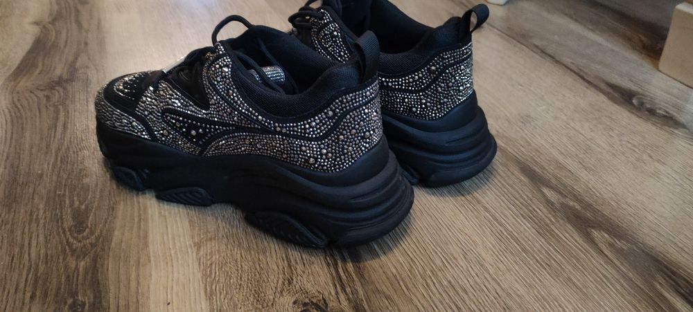 Сникърси Steve Madden