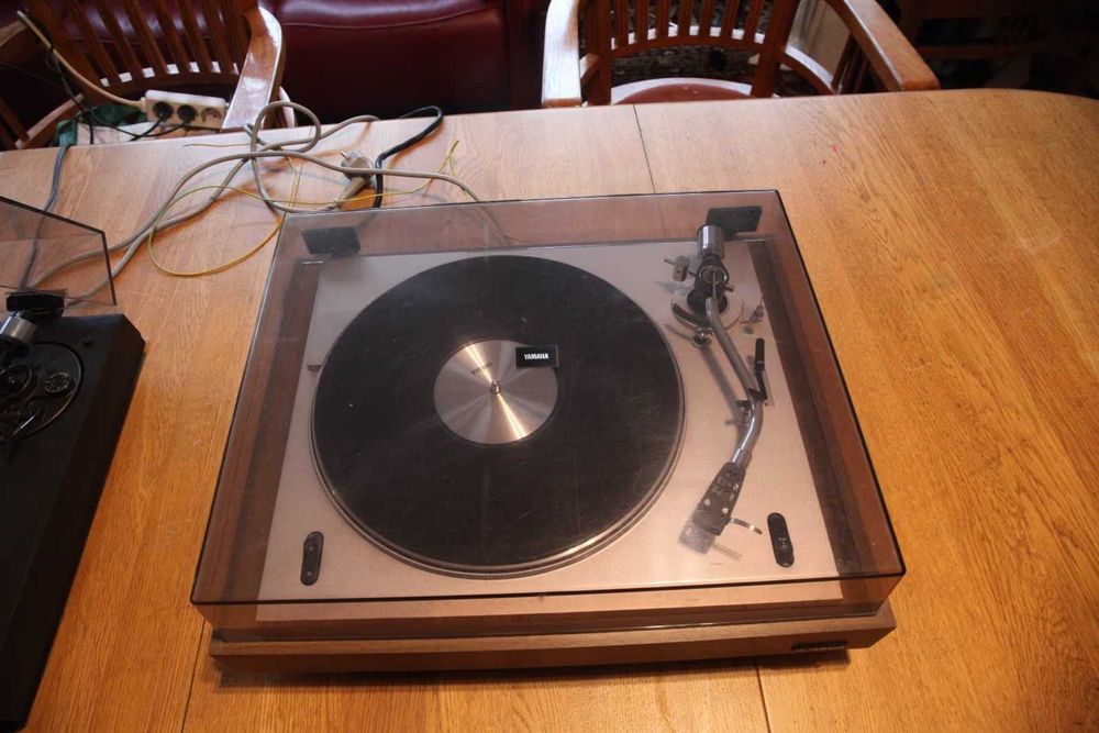 Yamaha YP-701 TOTL 1974 belt-drive pick-up semiautomatic stare TOP