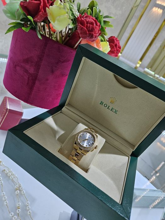 Продам женские золотые часы Ролекс