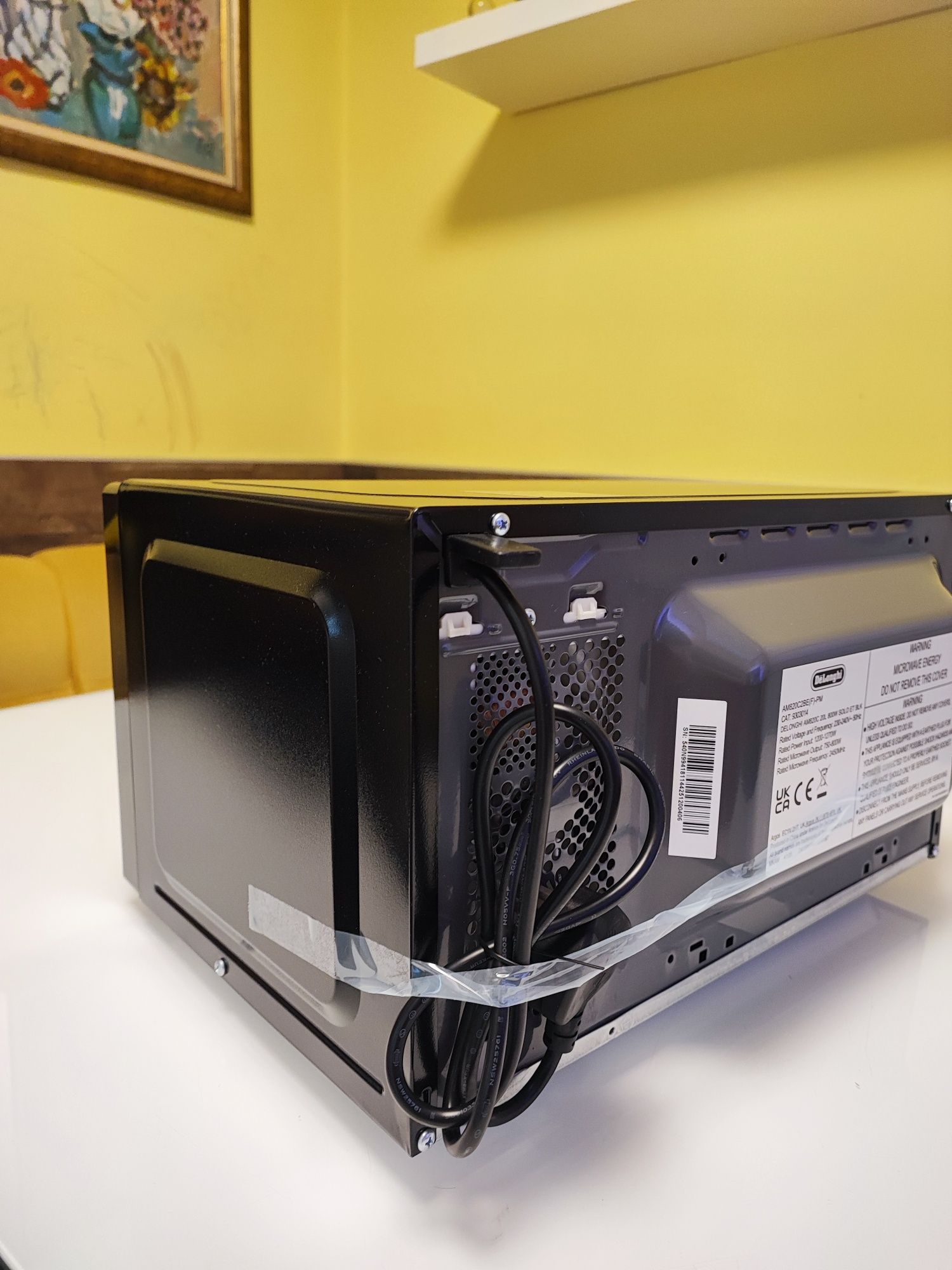 Микровълнова DeLonghi 20L нова