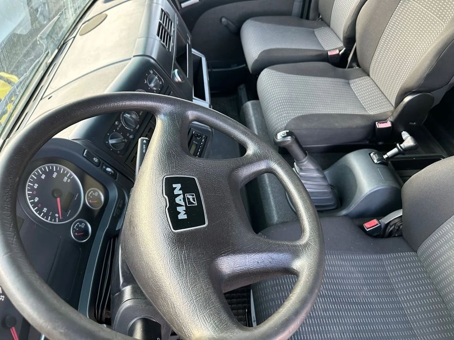MAN TGL 8.180 camion Man TGL 8.180 7,5t 7.49 tone aer conditionat DUBA cu LIFT