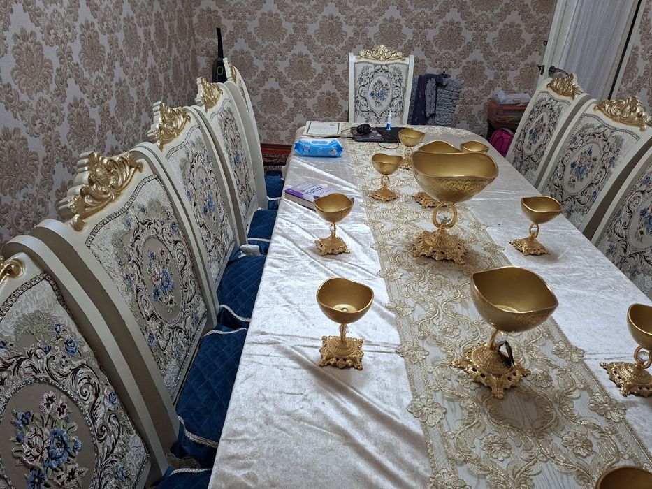Столы и стулья для гостиной