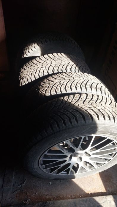 Шины с дисками б/у зимние NOKIAN TYRES NORDMAN 220/60/R18