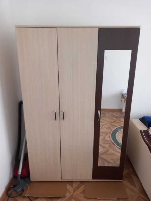 De vanzare dulap