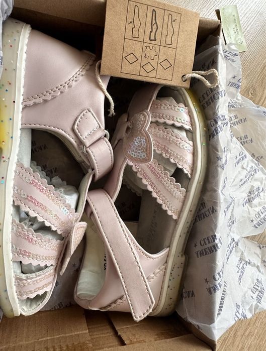 Sandale fete, 17cm (marimea 27), brant piele, folosite foarte putin.