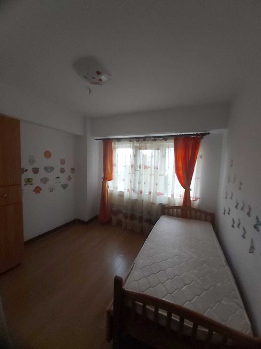 Ofer spre închiriere apartament 3 camere ultracentral