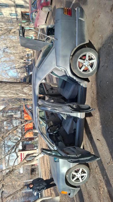 Продам Мерседес Бенс 124 матор 111 плита 2.2 . 1993 года