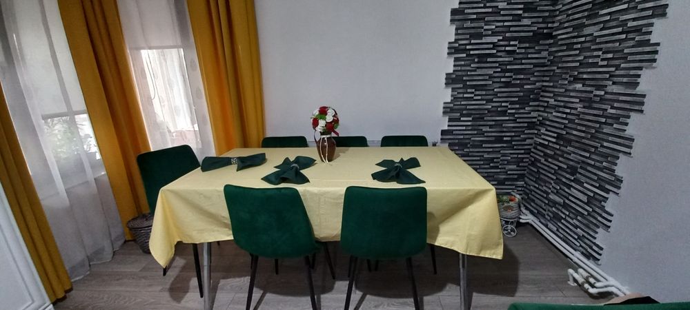 Fata de masa Damask