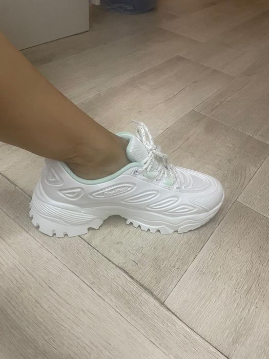 Новые кроссовки 40 р