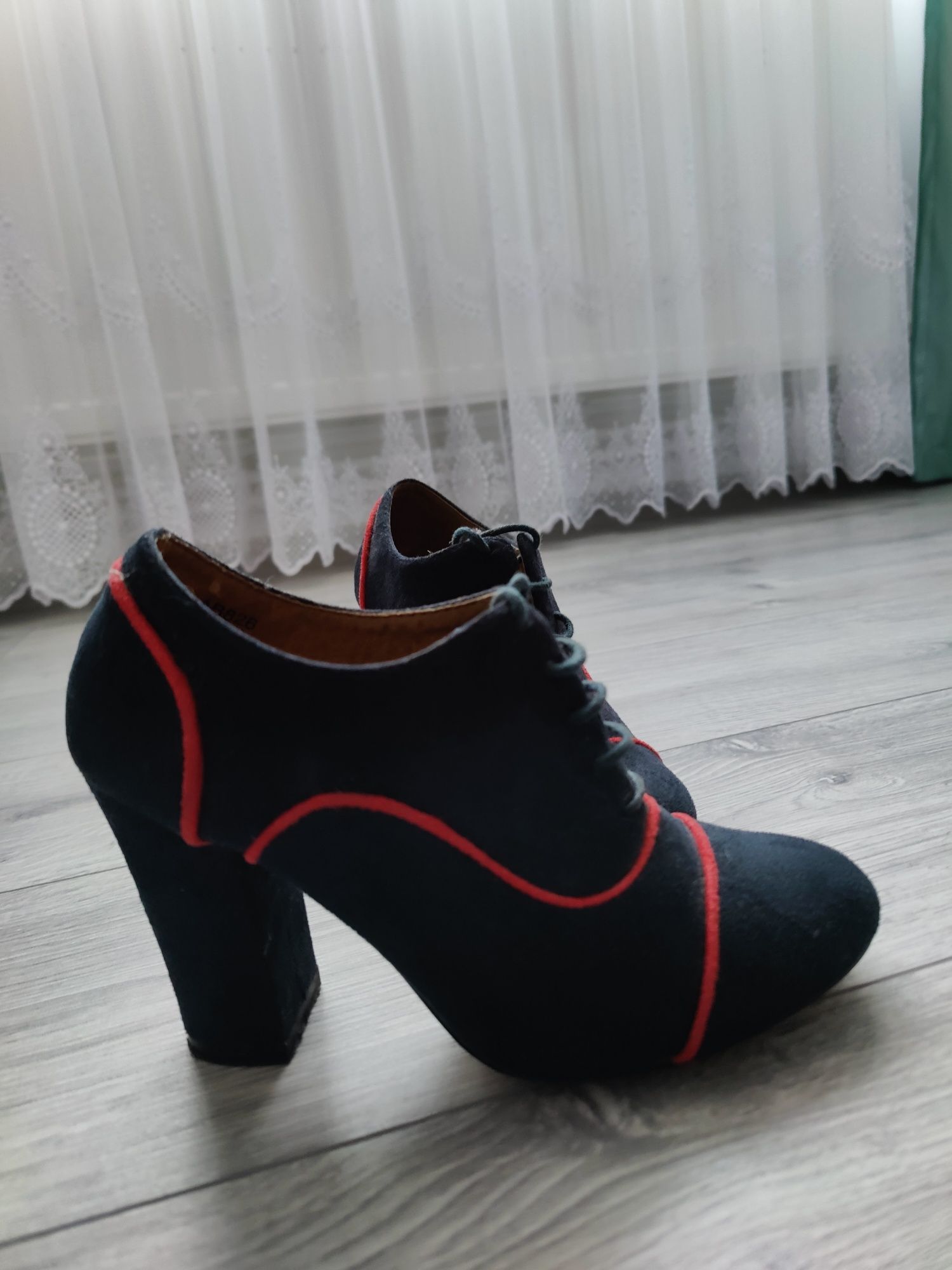 Pantofi cu toc Nr 36