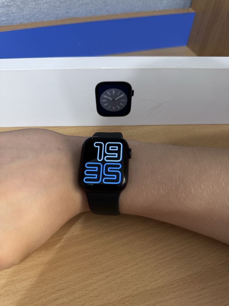Apple watch series 8