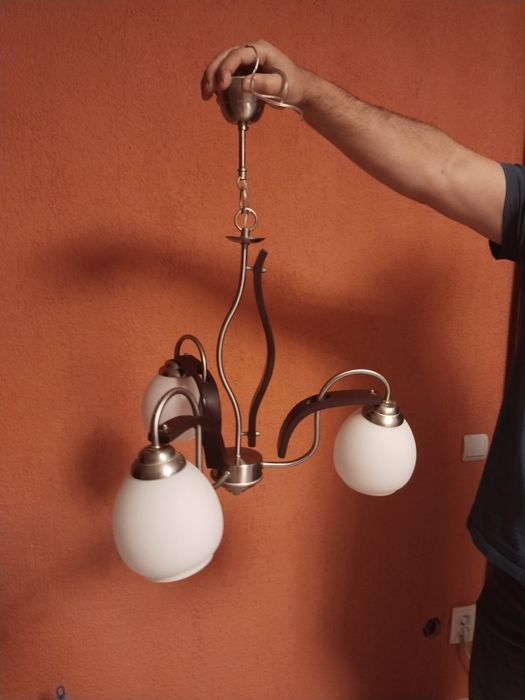 Продаю люстру б/у