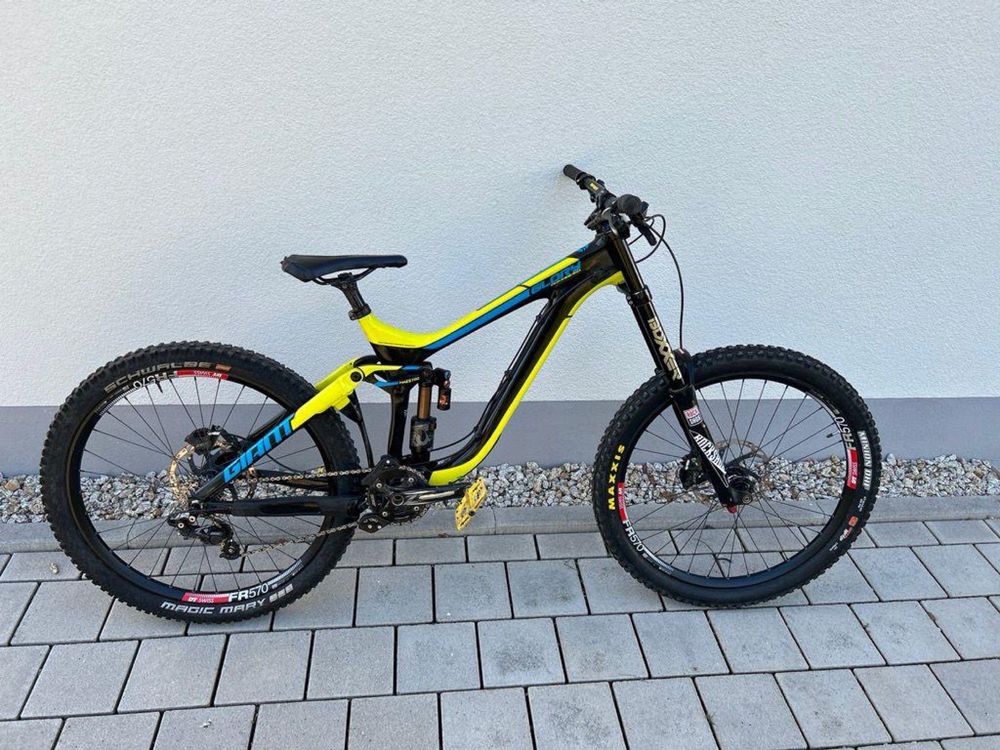 Bicicleta downhill Giant glory advanced carbon 2019