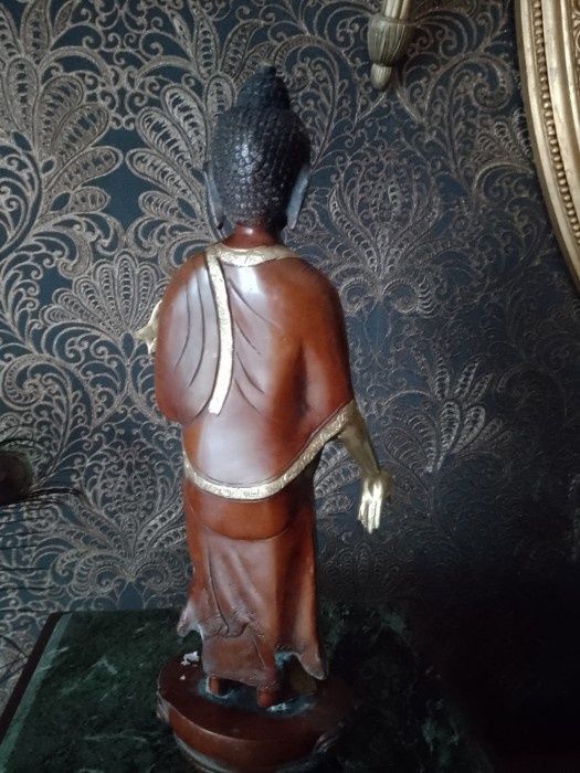 Sculptura,statueta din bronz masiv Buddha,piesa cu o lucrătură de o fo