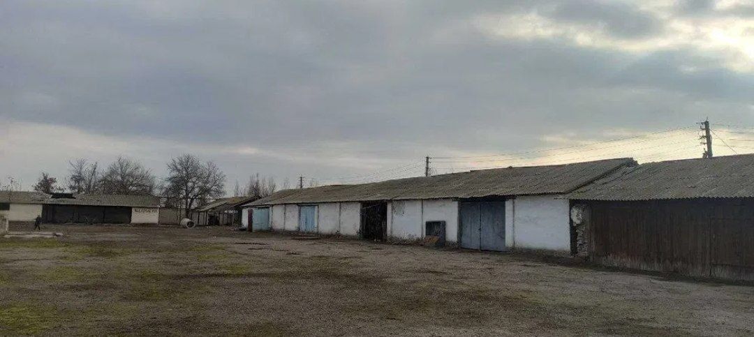 Toshkent viloyatida sklad sotiladi 1.2 gektarli srochno.. Narxi