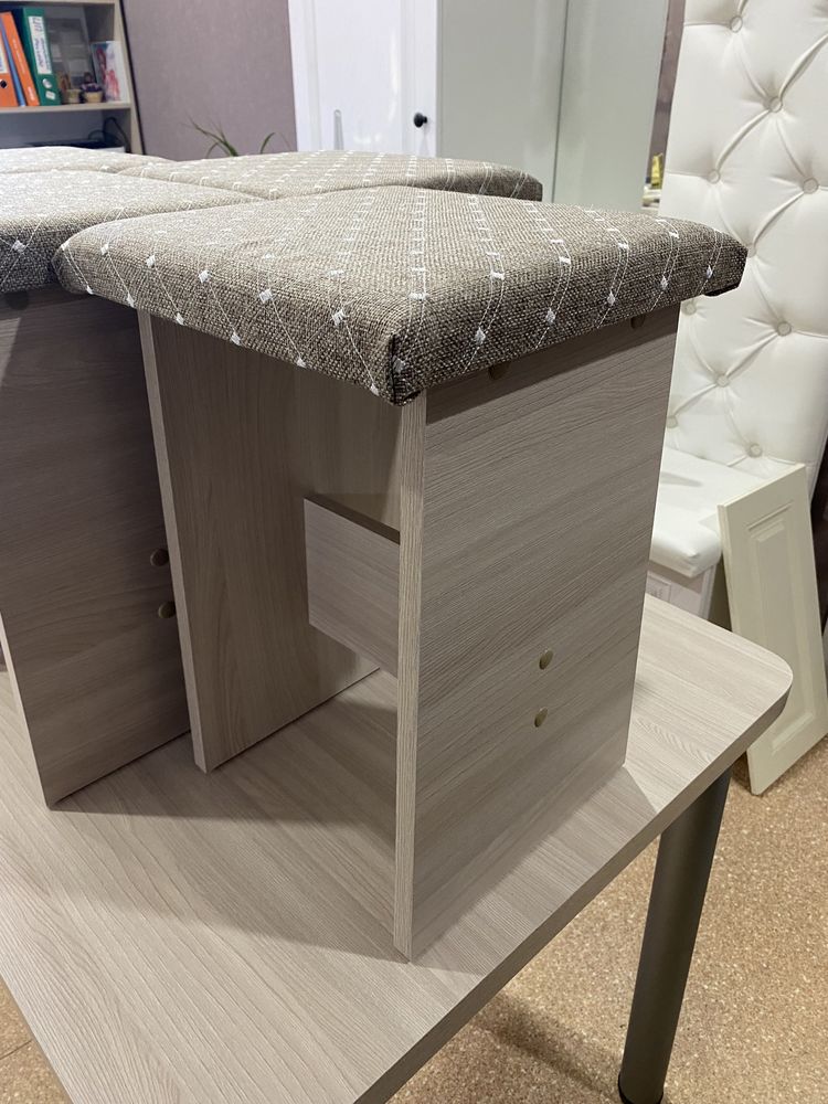 Стол с табуретками 25000