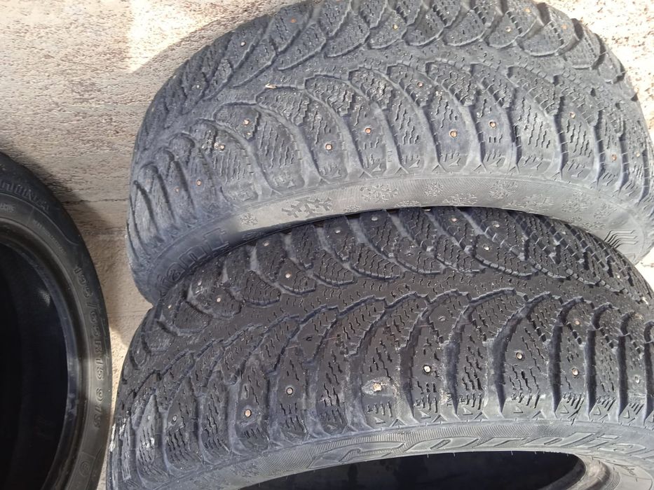 Шины зимние, разнопарые.