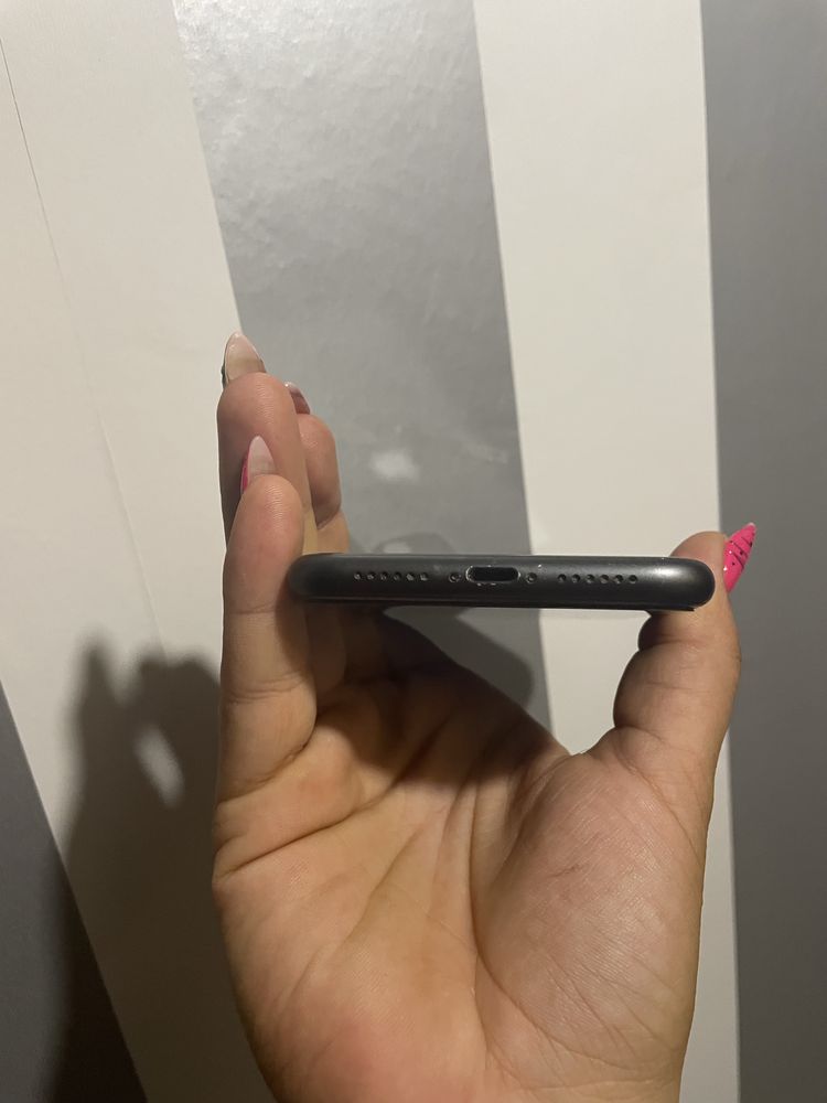 Iphone 11 с кутия и зарядно