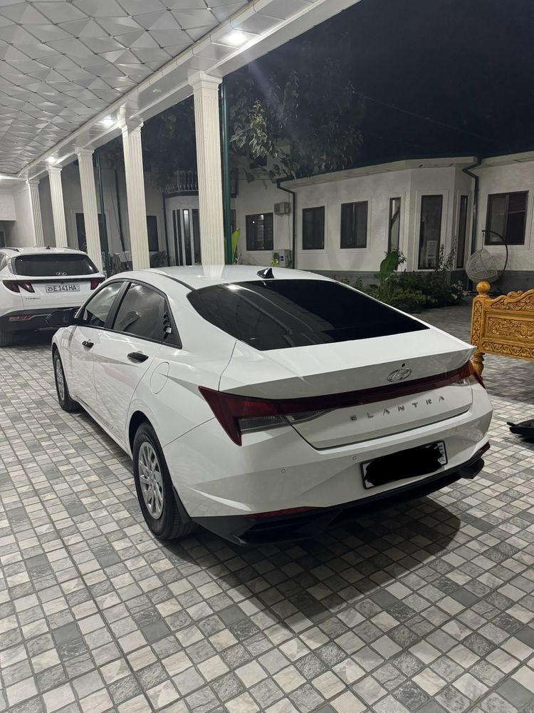 Hundai Elantra oq белый 2022
