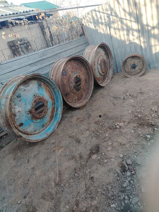 Продам диски от трактора мтз 80 и запчасти