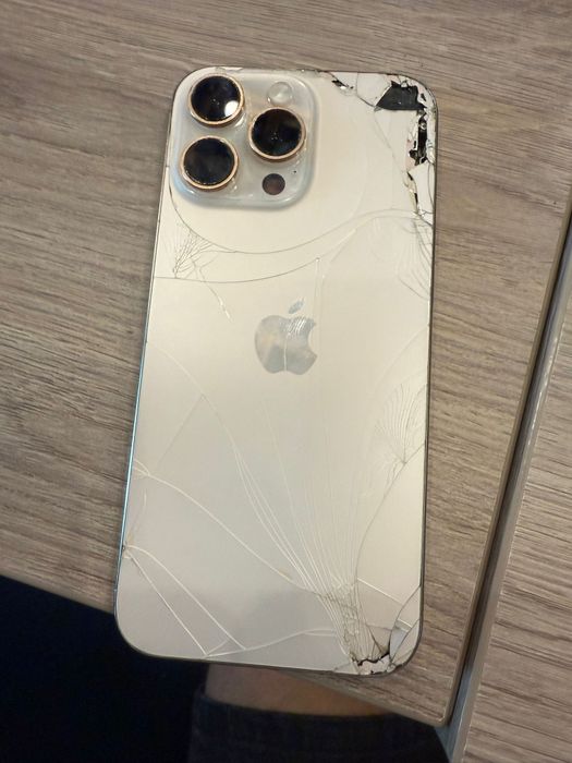 Vând iphone 16 pro max 100% baterie stare foarte bună