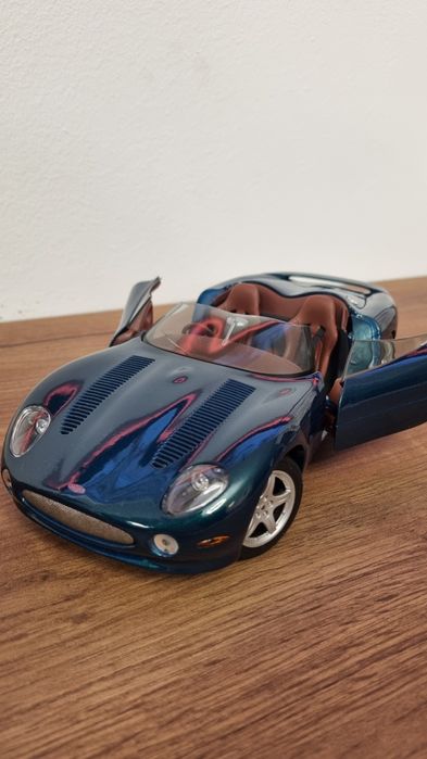 JAGUAR XK180 1:18 macheta