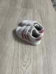 Adidasi fete-marca Adidas