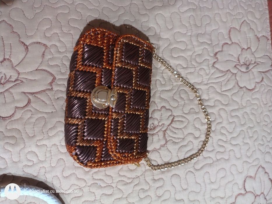 Genti dama făcute manual