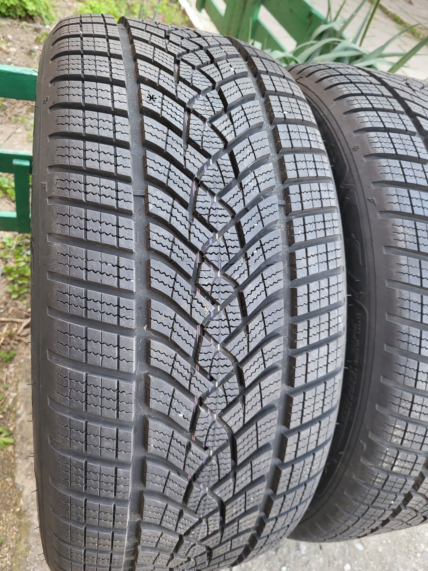 Зимни гуми Goodyear Ultragrip 245/45/18