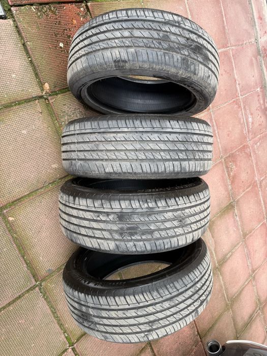 Продавам летни гуми 225/50/18 на 2000км