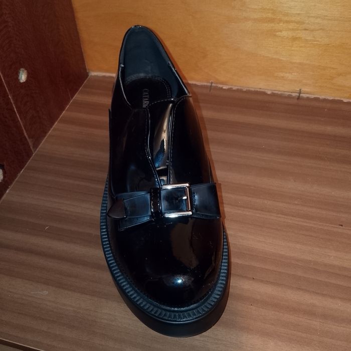 Лакированные женские туфли