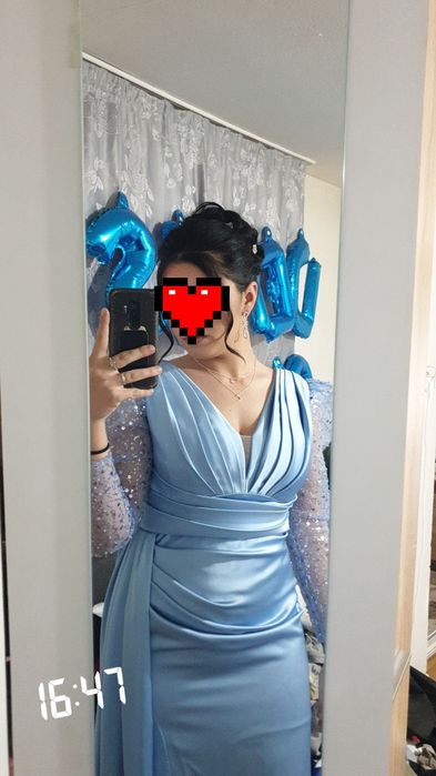 Rochie lungă de ocazie, într-o nuanță superbă de albastru intens