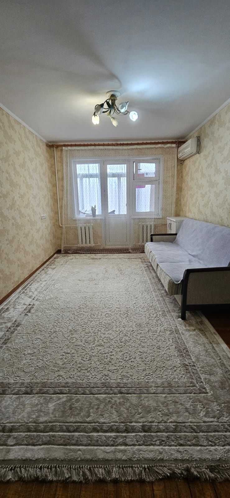 Продам двухкомнатную квартиру в районе Дом быта