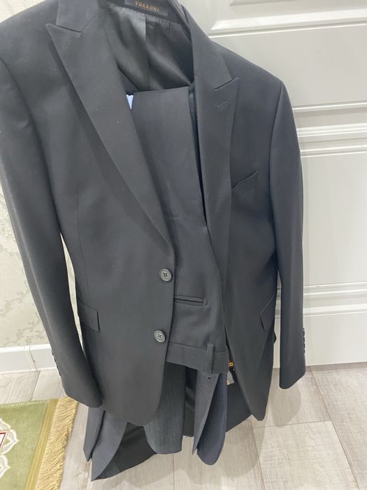 Костюм мужской продается