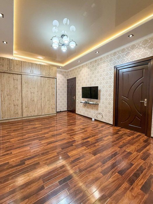 Продаётся квартира метро Буюк Ипак Йули 3-комн предельная 4-комн худож