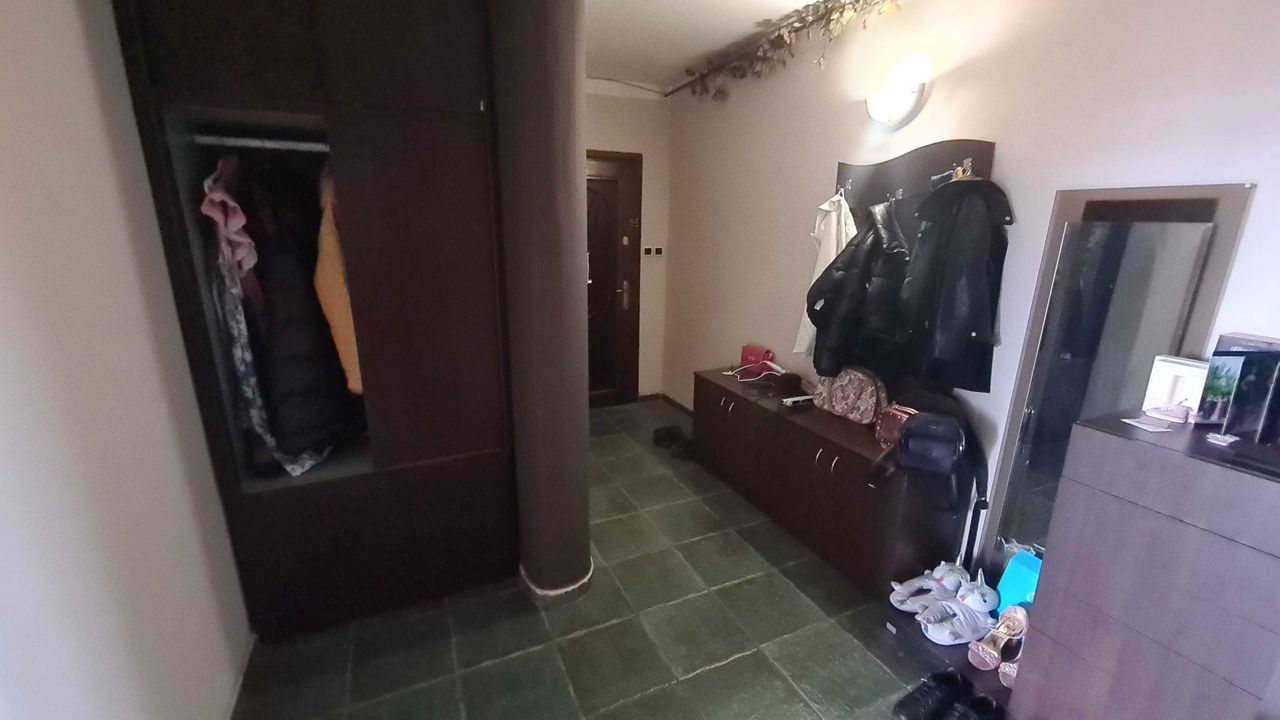Продава се Тристаен апартамент в Разград, Освобождение - 100 кв.м за 985 €/кв.м - Снимка #5