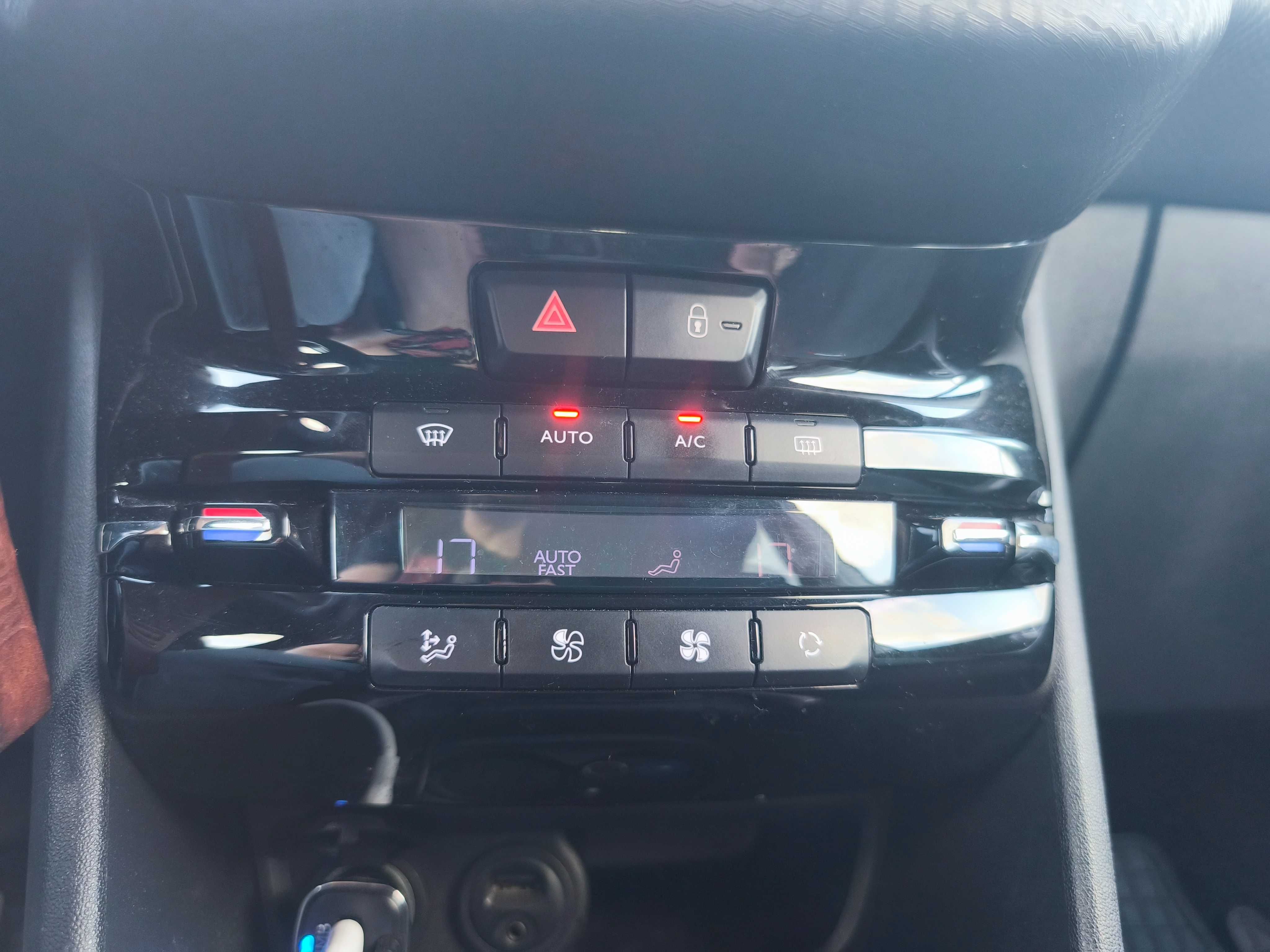 Автомобил Peugeot 2008