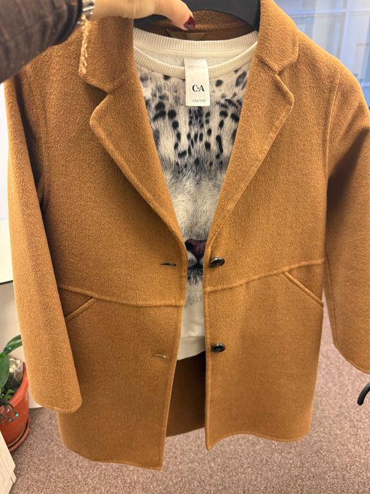 vand palton fetita Zara +bluza masura 134 in stare foarte buna