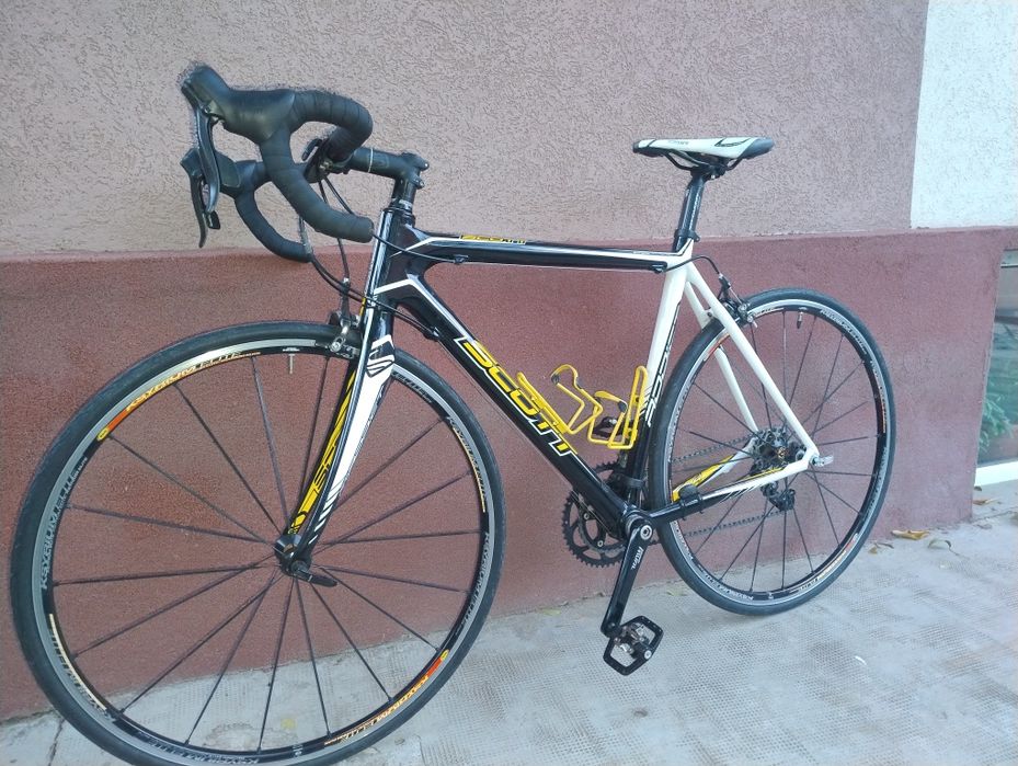 Vând bicicleta cursiera