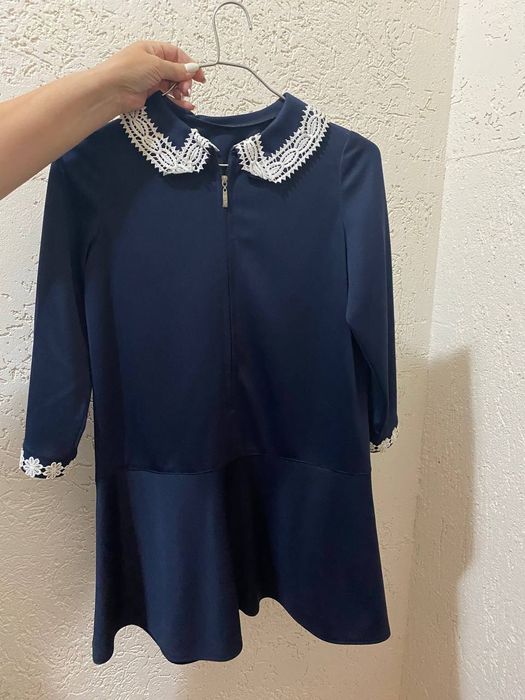 Платье школьное -2000 т