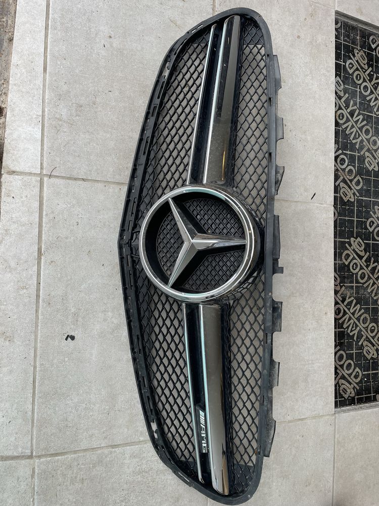 Mercedes w205 предна облицовка ключалка преден капак буфер греда