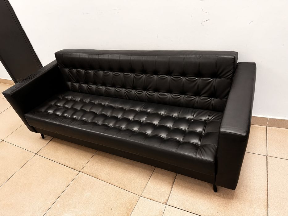 Диван в очкнь хорошем состоянии, пользовались не долго 5 мес примерно