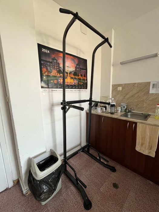 Лост успоредка training station