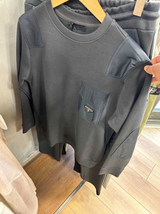 Compleu set prada hanorac si pantalon