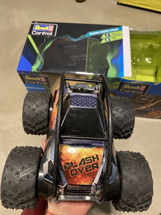 Ravel Flash over RC Car