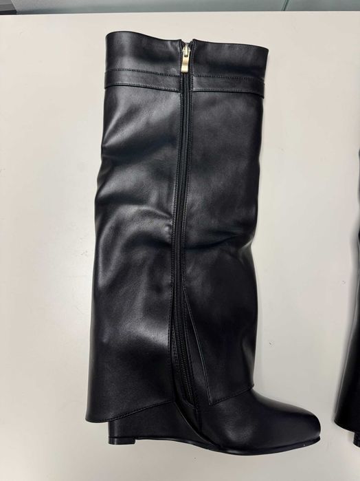 Черни модерни ботуши от естествена кожа